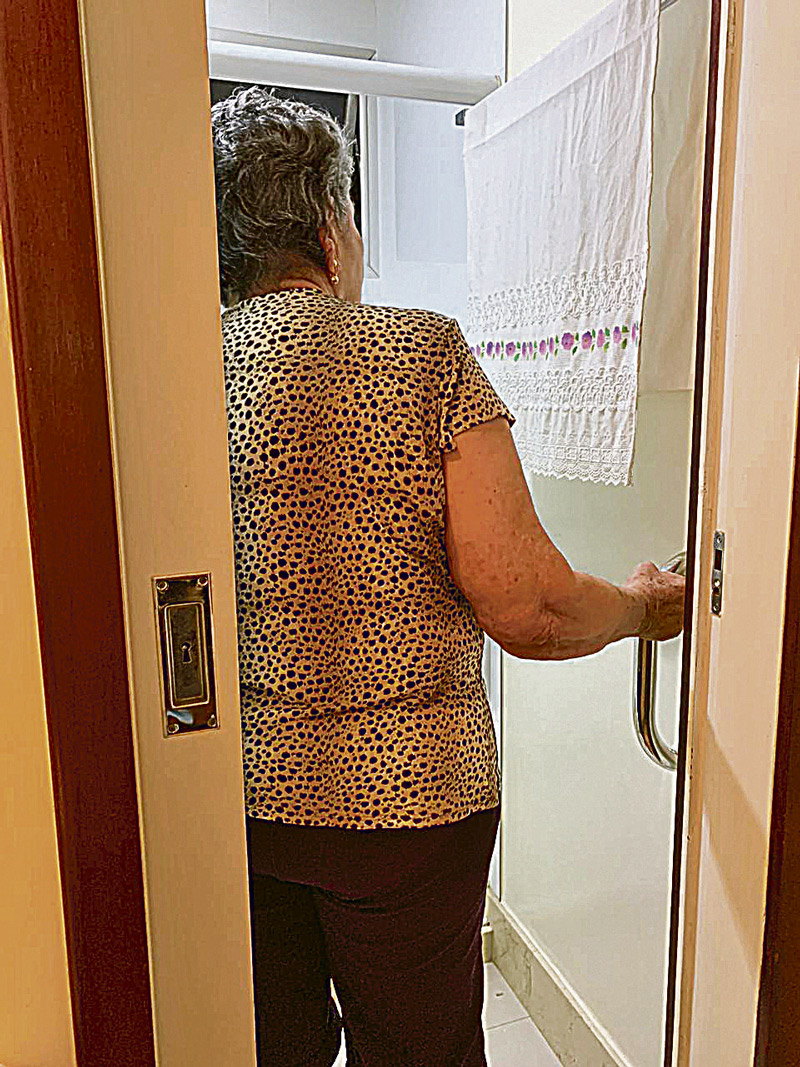 Barras no banheiro: segurança (Foto: Divulgação / Liliam Araujo)