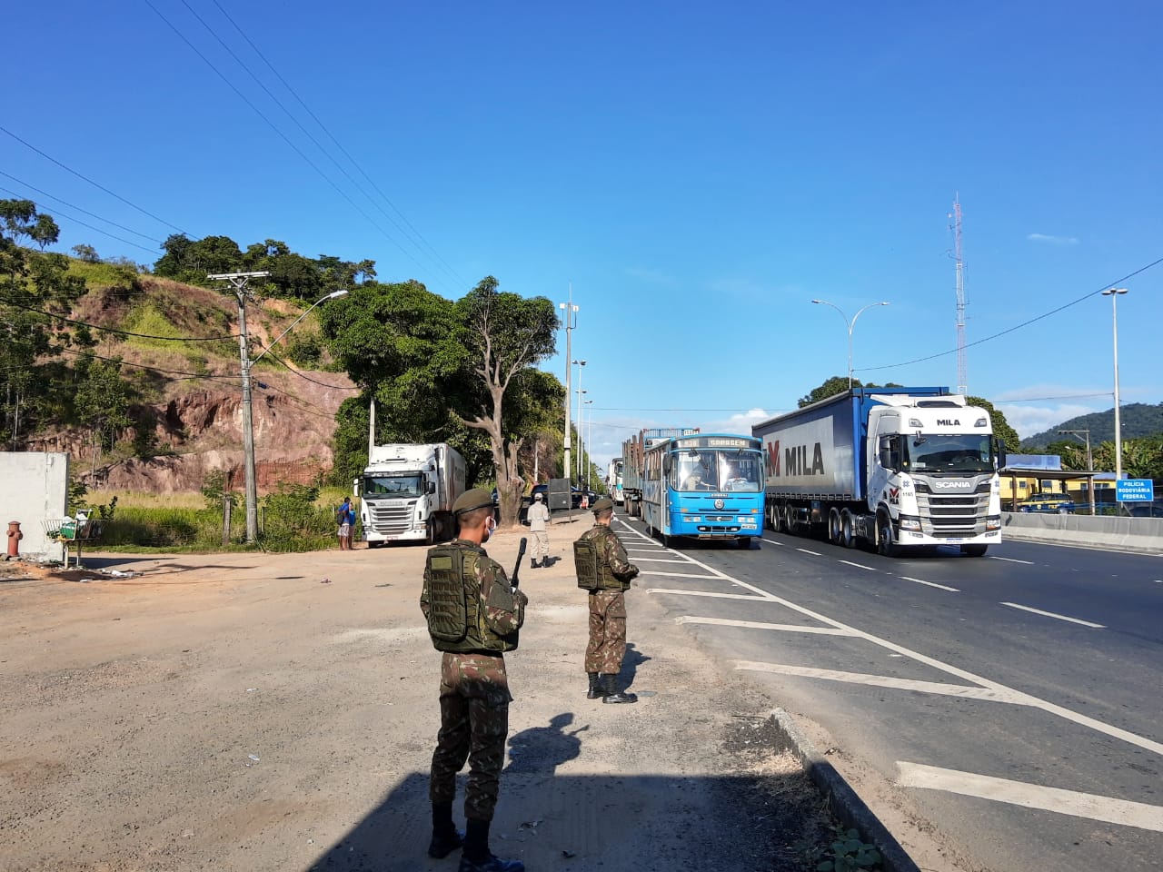 Barreira sanitária em Viana (Foto: Divulgação/ Sesp)