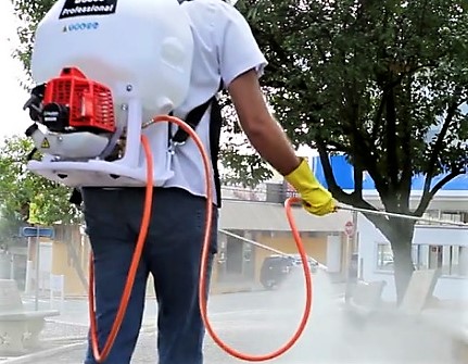 Pulverizados usados para limpar veículos (Foto: Divulgação / Comunicação Prefeitura de Guaçuí)