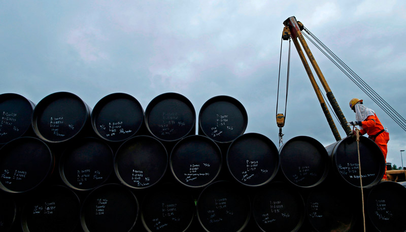Produção de barril de petróleo (Foto: Arquivo A Tribuna)