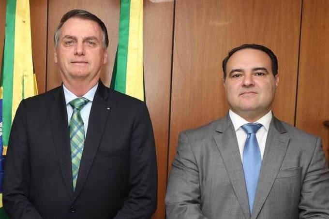 O presidente Jair Bolsonaro e o ministro Jorge Oliveira (Foto: Divulgação/Palácio do Planalto)