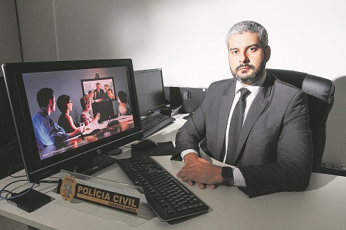 Breno Andrade, delegado da Delegacia de Crimes Eletrônicos (Foto: Beto Morais/AT)