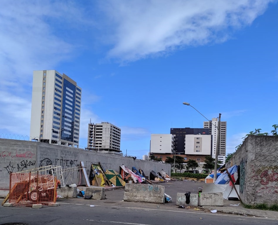 Local onde aconteceu a briga entre moradores de rua (Foto: Júlia Afonso)