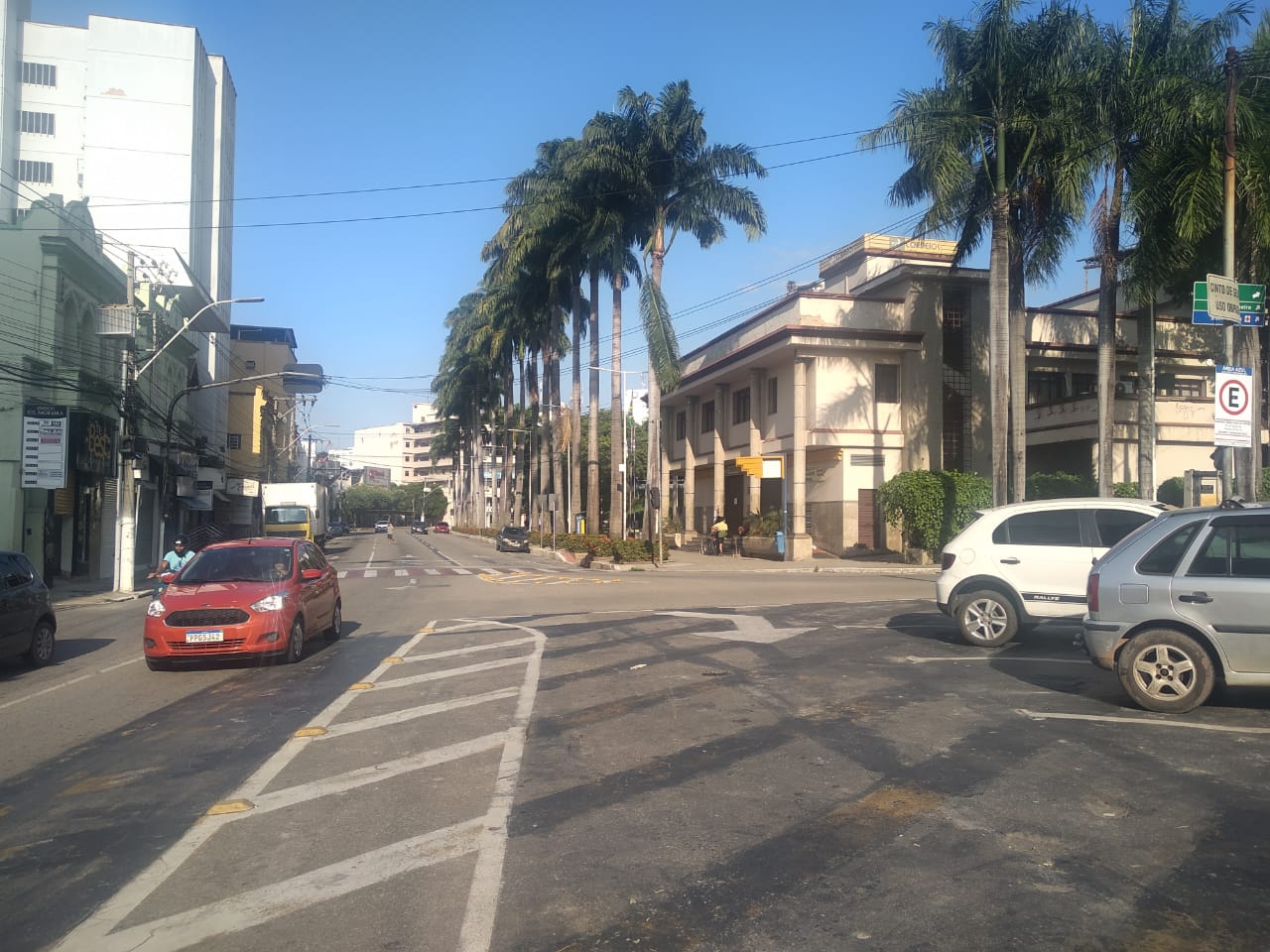 Comércios abrem em Cachoeiro, mas há pouco movimento nas ruas (Foto: Alessandro de Paula)