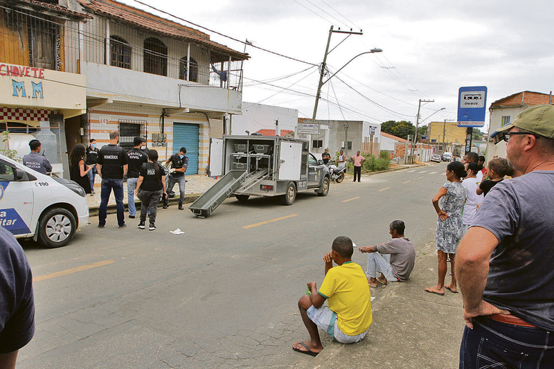 Local onde ocorreu o crime (Foto: Fábio Nunes / AT)