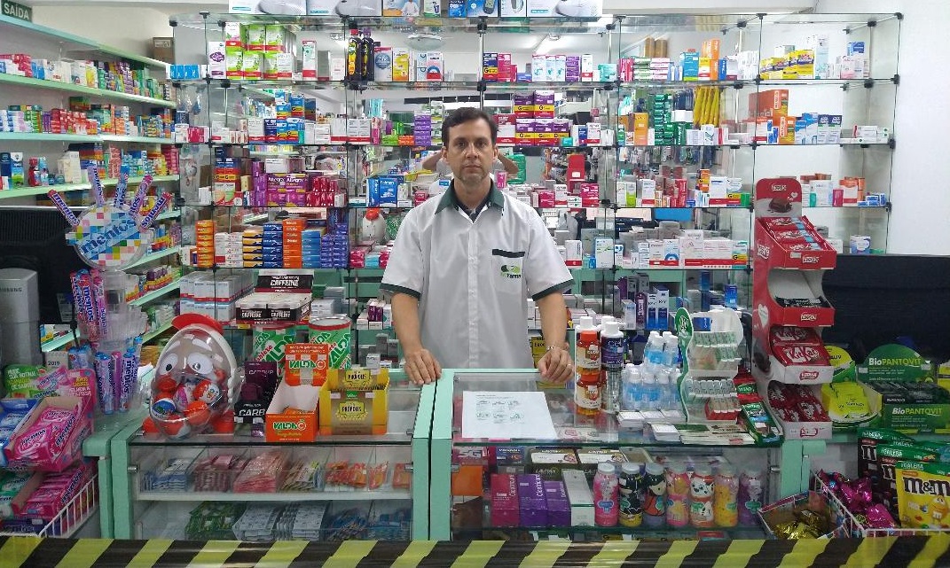 Danton Luiz Zardo, dono da farmácia Art Farma, na Serra, está contratando (Foto: Acervo pessoal)