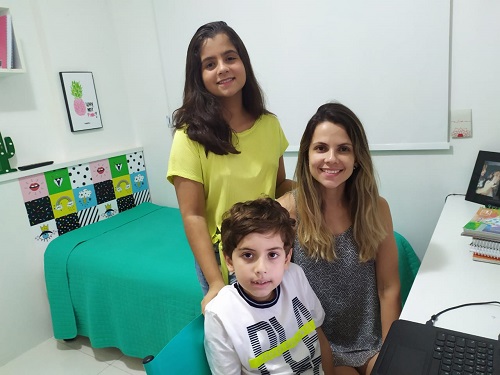 A fonoaudióloga Daianna Gonçalves e os filhos Ana Luiza e Henrique (Foto: Acervo pessoal)