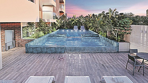 Piscina do edifício Morada Mar do Leste, lançamento na Praia de Itaparica, terá projeto de  paisagismo no entorno (Foto: Divulgação / Grand Construtora)