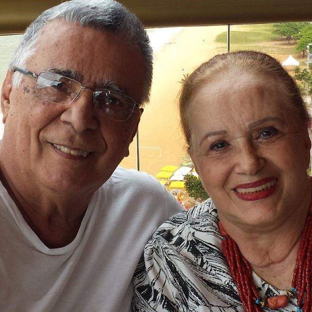 Irene ao lado do marido, Élcio Álvares (Foto: Reprodução Facebook)