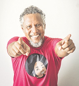 Fabio Carvalho vai mostrar canções do disco “Quintal Afro Congo Beat” e homenagear o sambista baiano Riachão na sexta (Foto: Barbara Bueno/divulgação)