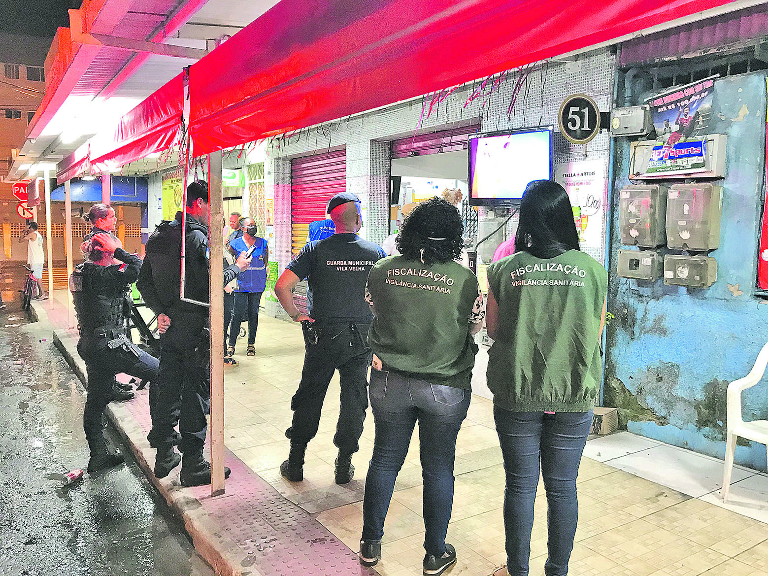Guardas municipais e fiscais, em Vila Velha, já fecharam 250 estabelecimentos por conta das aglomerações (Foto: Vandique Magalhães/Divulgação)