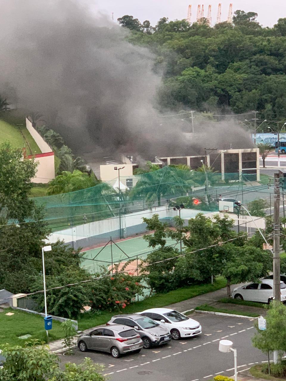 Fumaça tomou conta da região (Foto: Leitor)