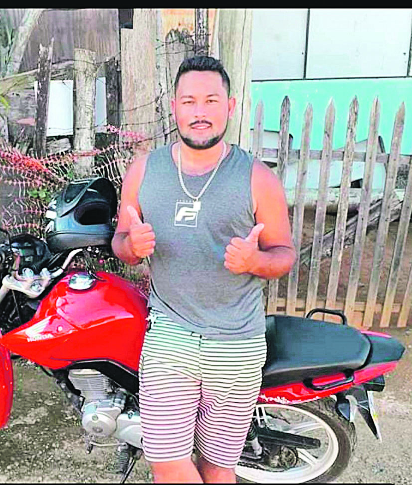 Jhonatas tentou correr até a casa de uma prima, mas foi baleado e morto (Foto: Acervo da Família)