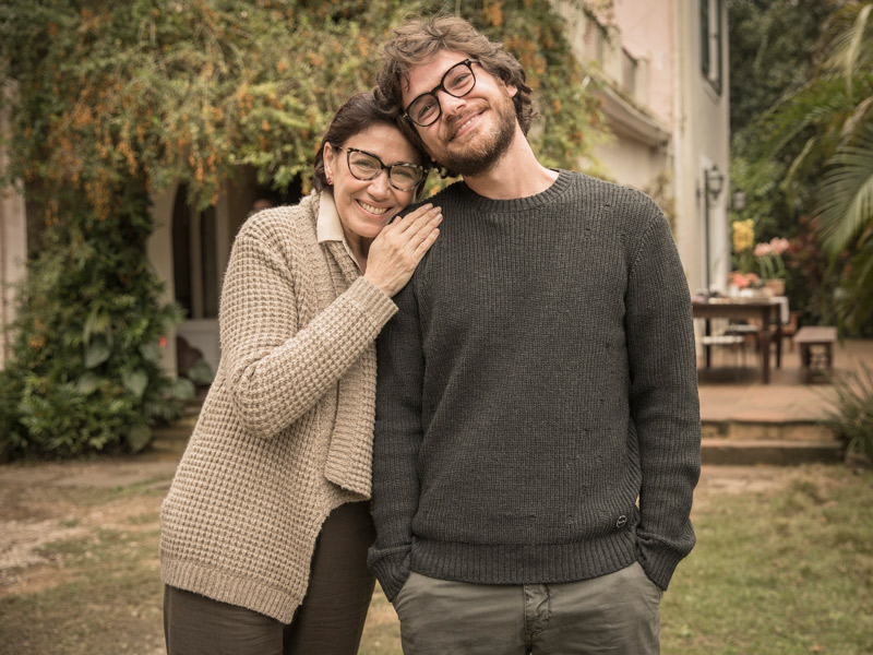 Lilia Cabral e Emílio Dantas (Foto: Divulgação / Globoplay)