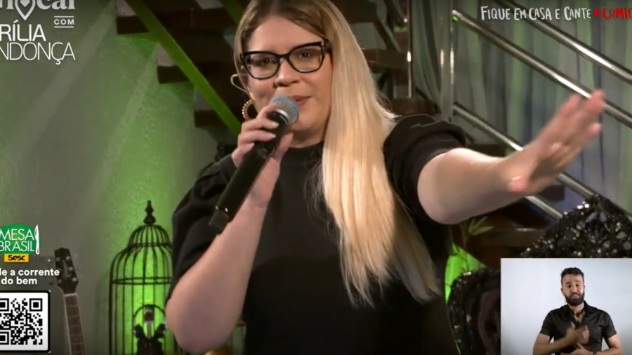 Live de Marília Mendonça foi transmitida pelo Youtube (Foto: Reprodução / Youtube)