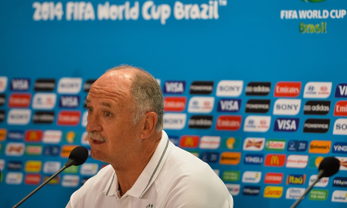 Felipão dá entrevista após a derrota do Brasil por 3 a 0 para a Holanda durante a Copa de 2014. (Foto: Marcello Casal/Agência Brasil)