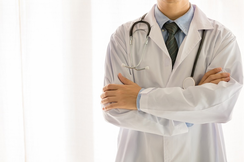 Médico em plantão (Foto: Freepik)