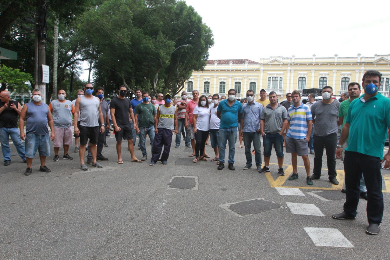 Motoristas fizeram protesto para pedir mais prazo para pagar IPVA (Foto: Kadidja Fernandes/AT)