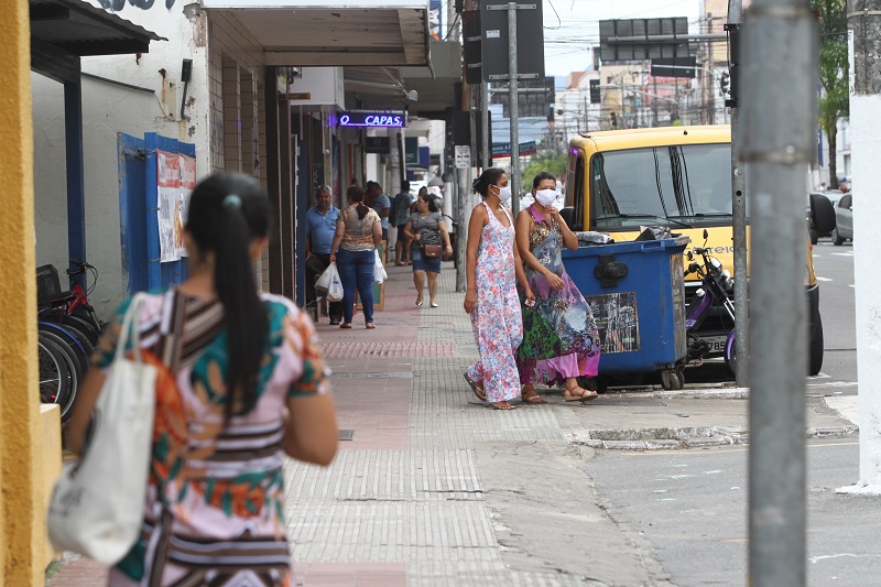 Movimentação na Avenida Champagnat, em Vila Velha (Foto: Leone Iglesias/AT)