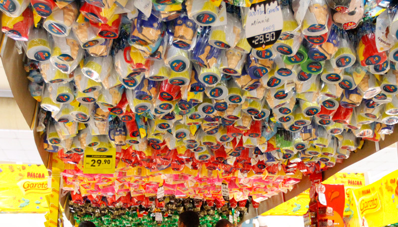 Ovos de Páscoa expostos em um supermercado da Grande Vitória (Foto: Thiago Coutinho / Arquivo AT)