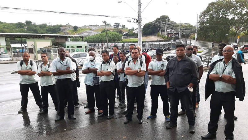 Rodoviários da Grande Vitória de braços cruzados. (Foto: Divulgação)