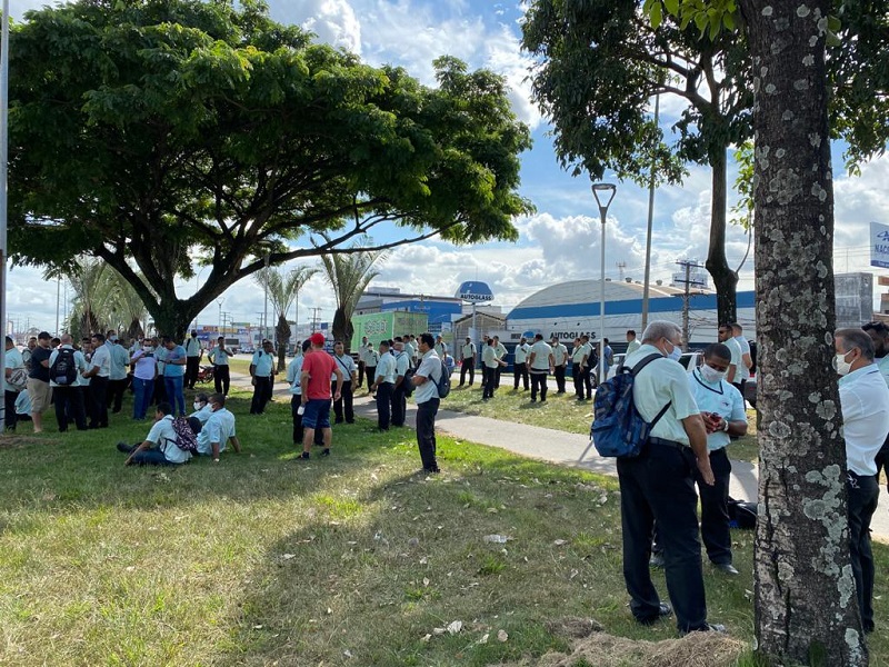 Com pagamentos atrasados, rodoviários da Viação Tabuazeiro cruzaram os braços. (Foto: Divulgação)