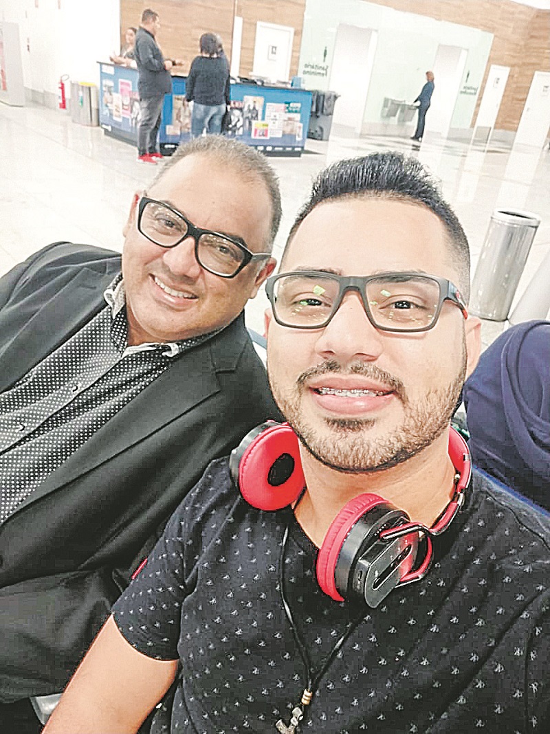 Tenente Marcos Jorge ao lado do filho Gregory Ramos. Militar, que também era pastor, morreu vítima da Covid-19 (Foto: Acervo de família)
