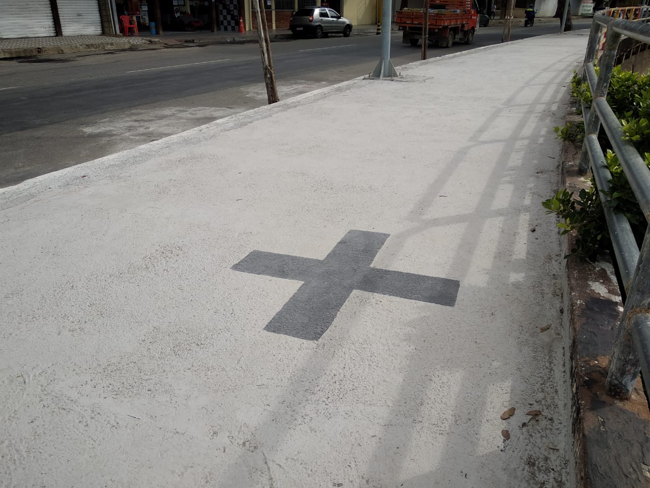 Uma das pinturas foi feita na cor preta (Foto: Alessandro de Paula)