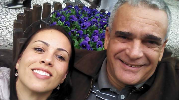 Giovanni D’angelis de Almeida, de 55 anos, com a filha Paula. (Foto: Acervo da família)