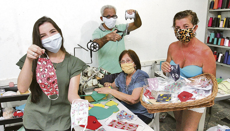 Amanda, Juary Carvalho, Auta e Denise Rabello: dinheiro das vendas vai ser usado para pagar faculdade (Foto: Leone Iglesias / AT)