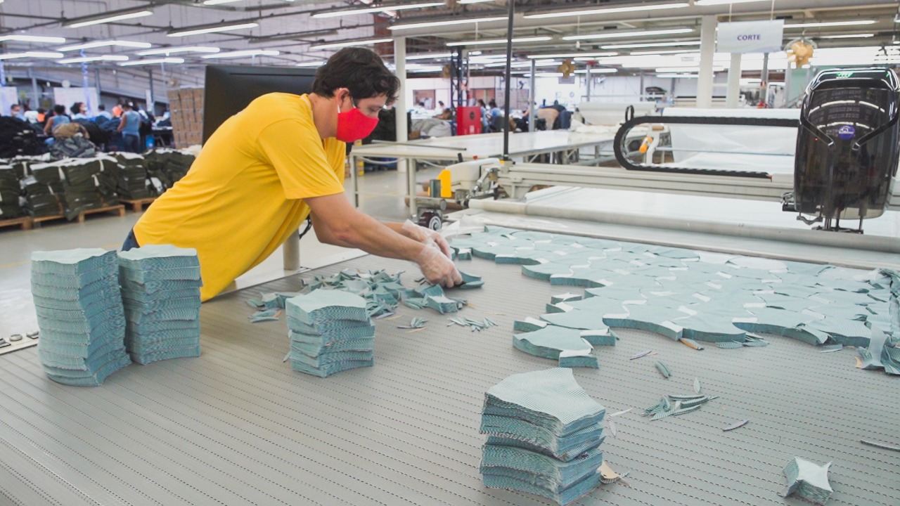 Produção de máscaras de tecido em Linhares (Foto: Divulgação/PML)