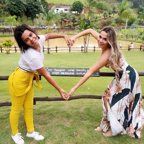 Aninha ao lado da mãe, Rosângela (Foto: Reprodução/ Instagram)