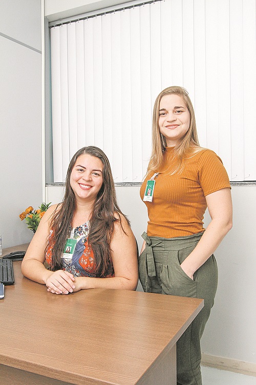 Thaisa Bedim e Ana Maria Salcides são psicólogas e realizam atendimentos (Foto: Beto Morais/AT)