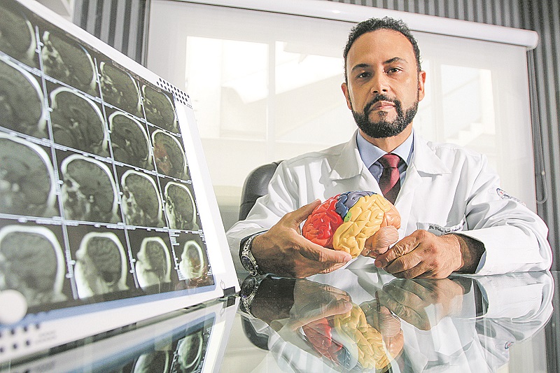 Walter Fagundes é PhD em Neurologia e professor da Ufes. (Foto: Dayana Souza/AT)