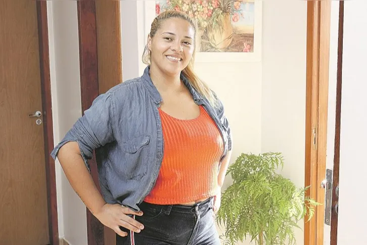 Aline Martins Gomes, de 30 anos, vai operar nesta quinta-feira (28).