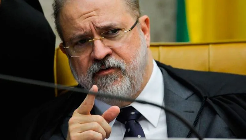 Imagem ilustrativa da imagem Comissão do Senado aprova recondução de Augusto Aras à PGR