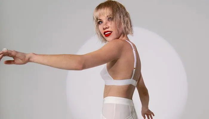 Imagem ilustrativa da imagem Surpresa animada com lado B de Carly Rae Jepsen