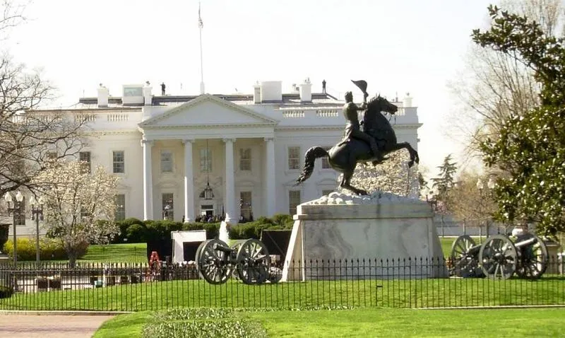 Imagem ilustrativa da imagem Manifestações nos EUA chegam ao 6º dia com confronto próximo à Casa Branca