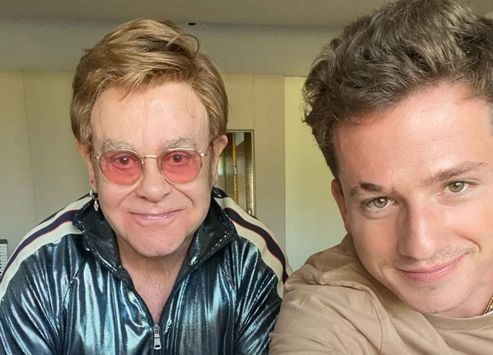 Imagem ilustrativa da imagem Charlie Puth publicou uma foto ao lado de Elton John, anunciando uma nova parceria