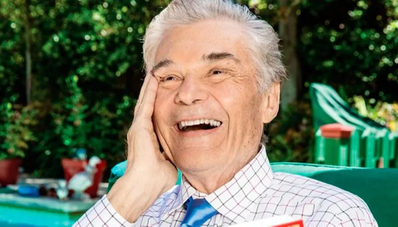 Imagem ilustrativa da imagem Ator de Modern Family morre aos 86 anos e deixa série inédita