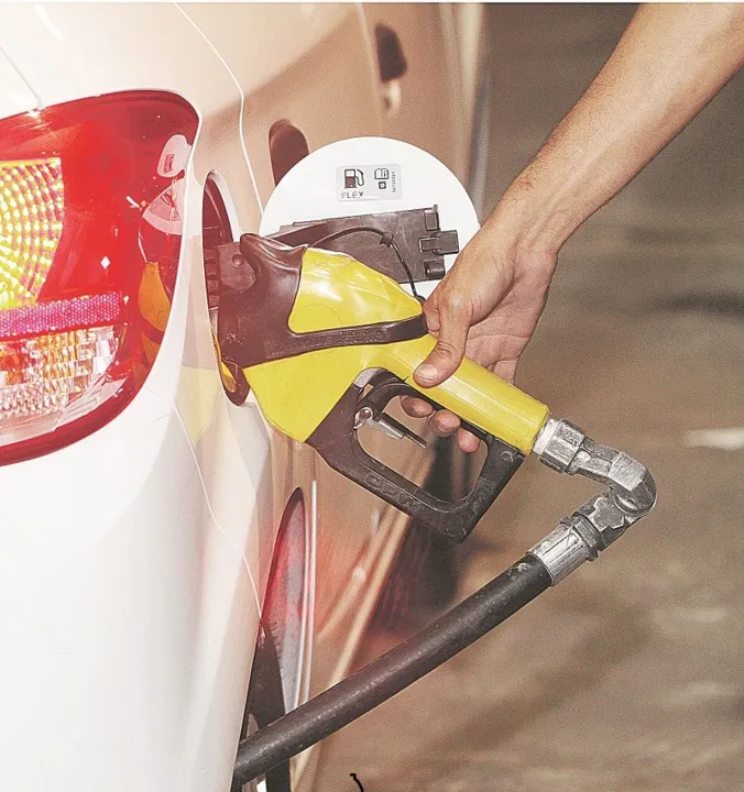 Imagem ilustrativa da imagem Queda de preços em maio foi puxada por gasolina, diz IBGE