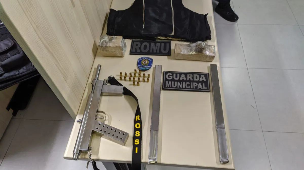 Imagem ilustrativa da imagem Guarda apreende submetralhadora em festa com mais de 200 pessoas