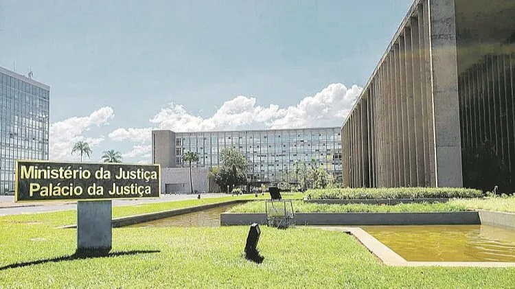 Imagem ilustrativa da imagem Ministério abre seleção com salário de R$ 8 mil