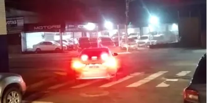Imagem ilustrativa da imagem Policiais são levados para delegacia após serem flagrados com drogas