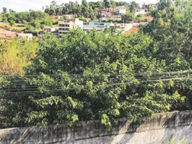 Imagem ilustrativa da imagem Área de antiga escola abandonada e suja