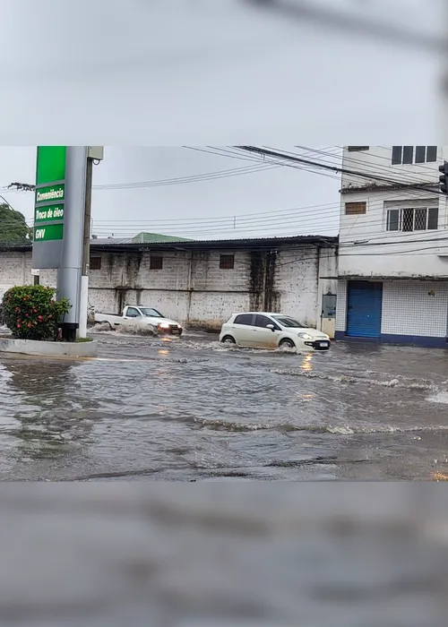 Imagem ilustrativa da imagem Chuva provoca alagamentos e instituto emite alerta