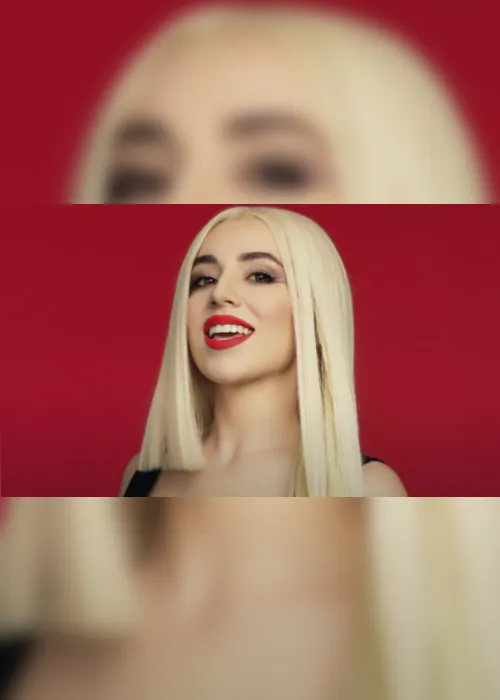 Imagem ilustrativa da imagem Ava Max anuncia novo single, “Who’s Laughing Now?” para esta terça-feira (02)​​​​​​​