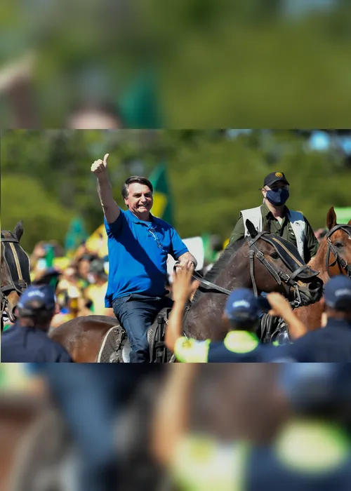 Imagem ilustrativa da imagem Bolsonaro anda a cavalo para prestigiar ato contra STF e Congresso