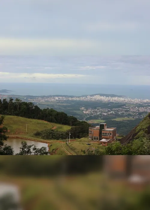 Imagem ilustrativa da imagem Valério e sua casa no meio das nuvens em Guarapari
