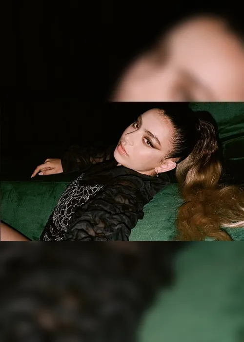 Imagem ilustrativa da imagem Charli XCX lança disco produzido na quarentena